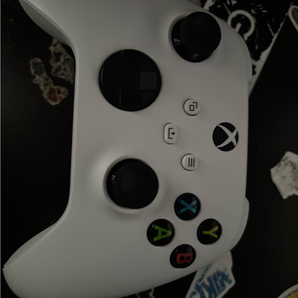 White Wireless Controller